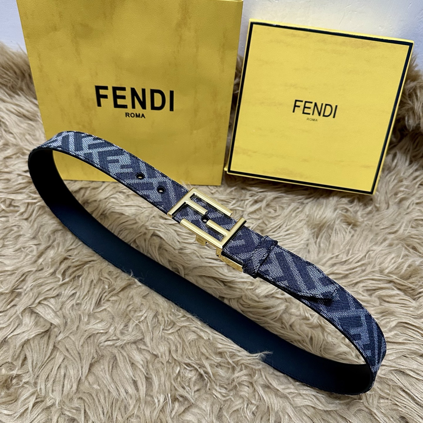 FENDl 芬迪 全套包装 专柜同款 宽3.5CM 原版定制布料 FF图案布料材质 黑色皮革内衬 单钉镀钯金属配件 时尚潮流 经典系列