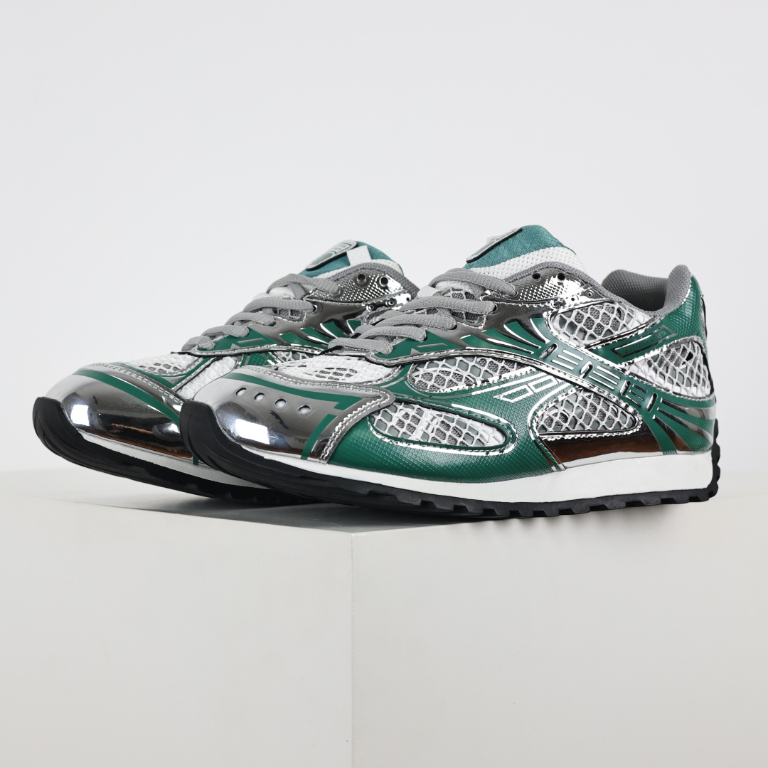 <p>意大利奢侈品牌-宝缇嘉/葆蝶家-Bottega Veneta Orbit Lace-up Runner BV葆蝶家时尚休闲王一博同款老爹鞋运动鞋</p><p>广货纯原版本 配色不断更新</p><p>原版开发 一比一打造 相似度百分之99以上 </p><p>市场一梯队级别品质 区别市场任何标文顶级品质版本 采</p><p>用轻质科技网布面料 搭配几何图案设计橡胶外底 王炸系列 </p><p> 实际增高很多哦 还是一样显腿细非常nice </p><p>耐玩耐造 对标对版 时尚百搭</p><p>高版本 大底选用拼色TPU大底 配置原版包装 </p><p>尺码 35 36 37 38 39 40 41 42 43 44 45</p>