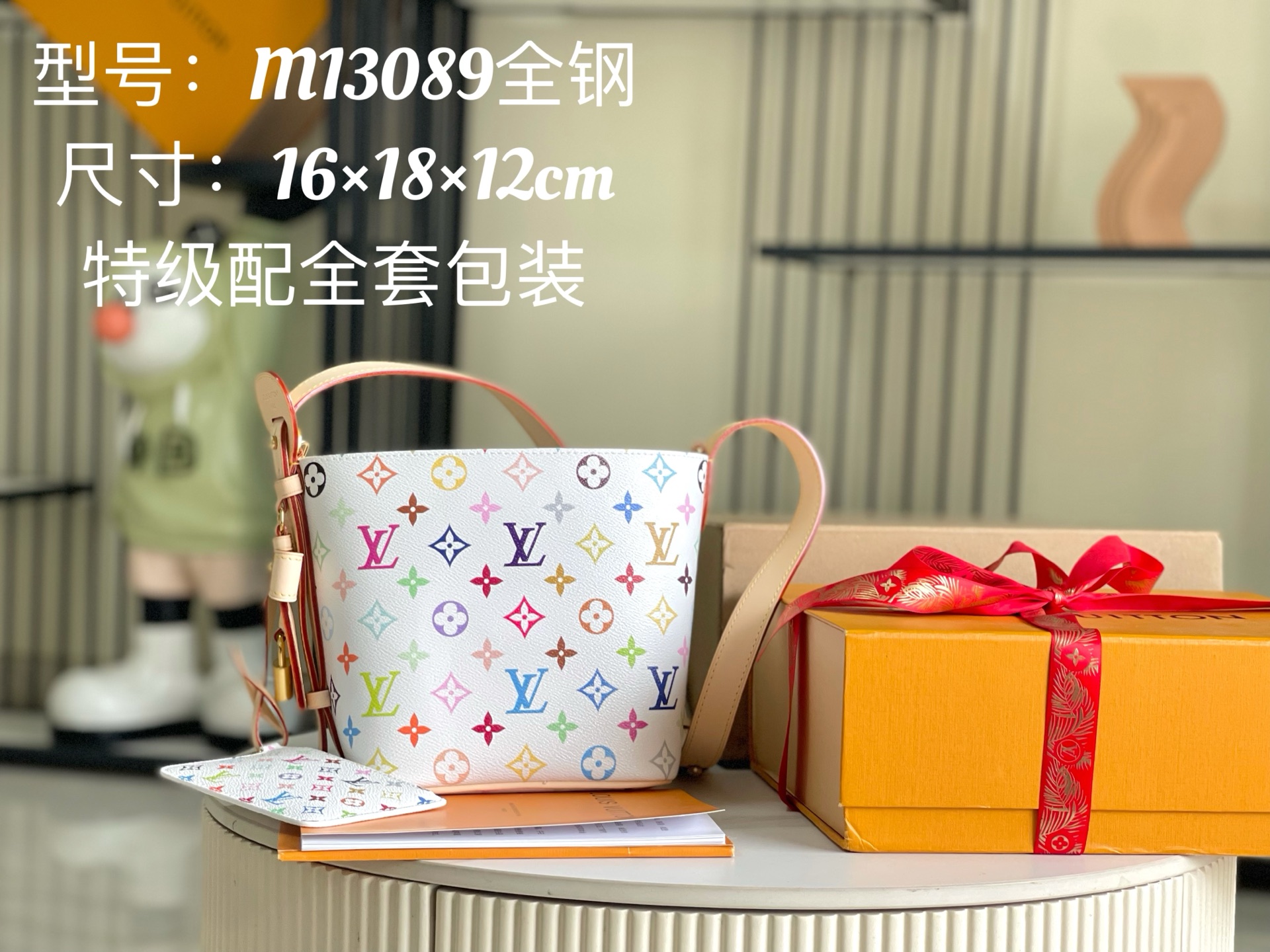 <p> 163 芯片  特级全钢五金 原厂皮 M13089 白彩 皮料是意大利A级皮料是在于品质 五金 面料 手工 油边 A级出品 图片跟产品一致丶配全套包装.尺寸:16x18.5x12CM</p>