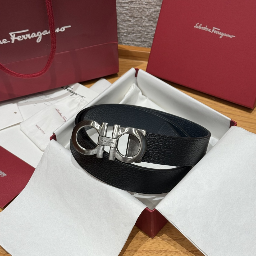 <p> Ferragamo.菲拉格慕 </p><p>全套包装 宽度3.5cm 高级定制款男士皮带 双面进口牛皮 可双面使用 自行选择搭配 真材实料 很有质感 时尚经典不失风范 搭配精品尾夹扣 长短可自行裁剪</p>
