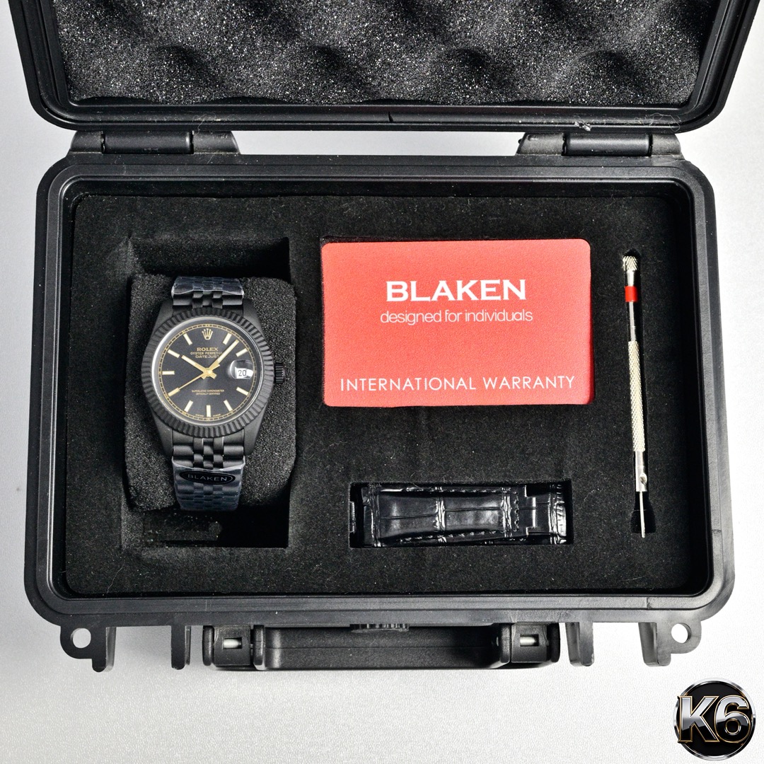 <p>劳力士 日志型 41mm</p><p>Rolex Datejust 41mm</p><p>BLAKEN 全黑定制</p><p>BLAKEN Full Black Custom</p><p>德国DLC哑光黑化</p><p>German DLC Matte Black Coating</p><p>蚝式精钢表壳 + 五珠链表带</p><p>Oystersteel Case   Jubilee Bracelet</p><p>蓝宝石镜面 + 经典日期窗</p><p>Sapphire Crystal   Date Window</p><p>日本Miyota 82 Series自动上链机芯 稳定可靠</p><p>Japan-Made High-Precision Automatic Movement</p><p>全黑硬核质感 低调又高级</p>