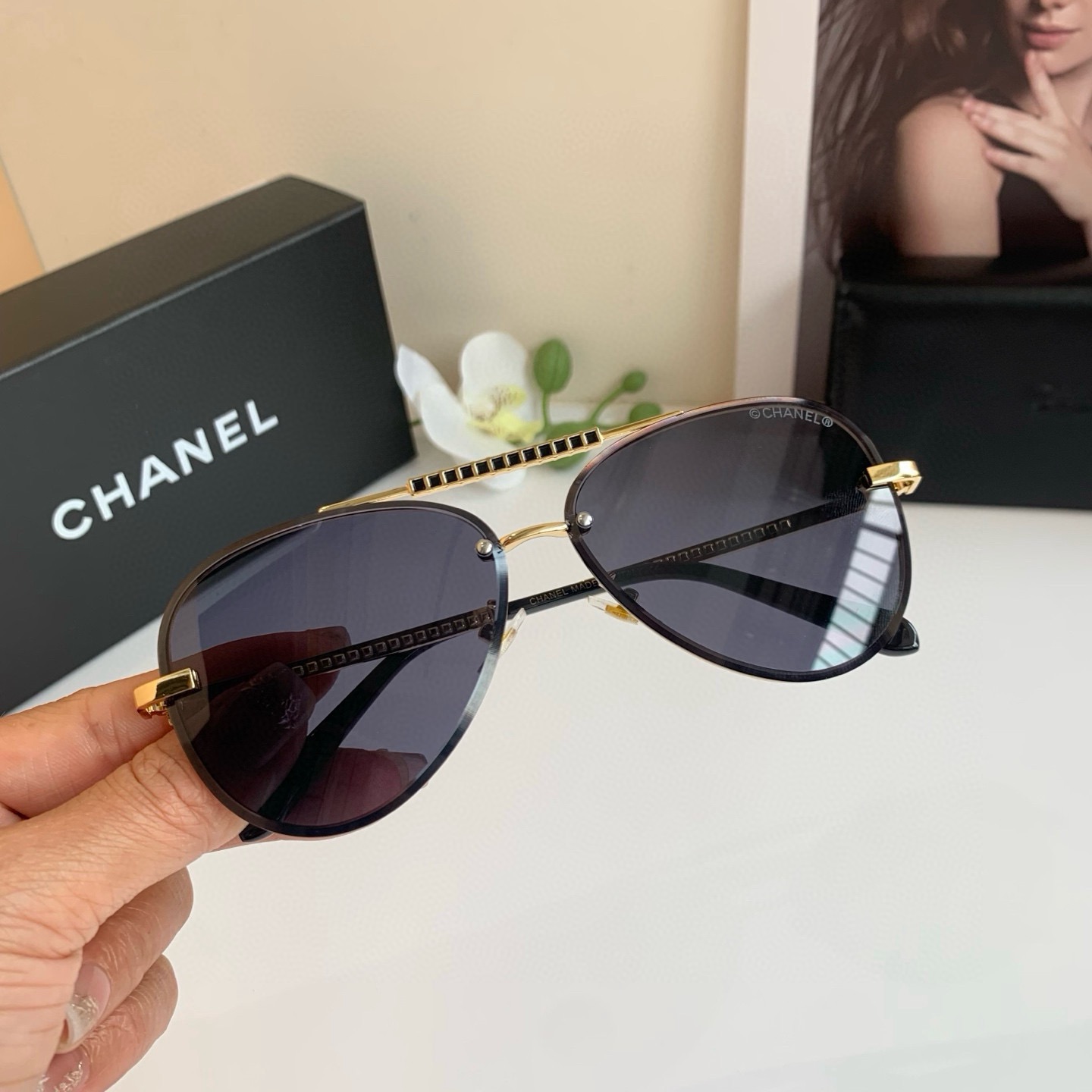 <p>CHANEL香奈儿 网红爆款蛤蟆框眼镜 时尚男女款墨镜 修饰显瘦防紫外线太阳镜 </p>