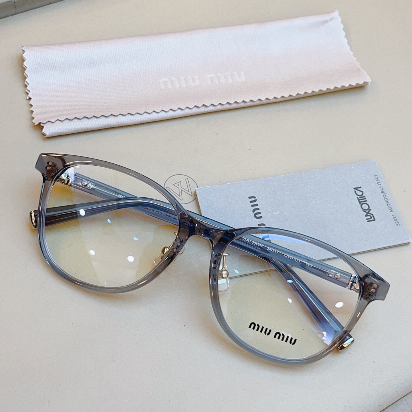<p> MIUMI* 缪*缪新款眼镜架 Mod: VMU 05W-F SIZE:54口17-140</p>