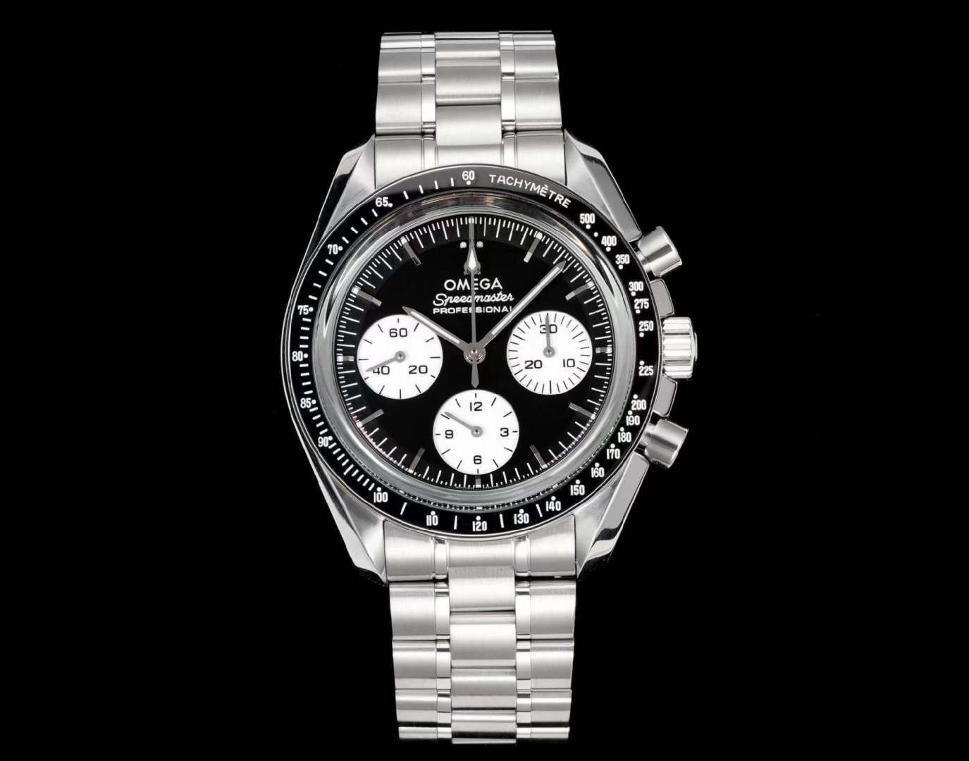 <p>太阳出品 白钢<p>欧米茄 OMEGA 超霸系列  OB2 超霸反转熊猫盘月球表 黑白之间 重塑经典</p><p>1. 尺寸与材质 42mm 黑色陶瓷表圈+白色珐琅测速刻度 带经典 Dot over 90 太阳出品精致男士多功能机械腕表 </p>