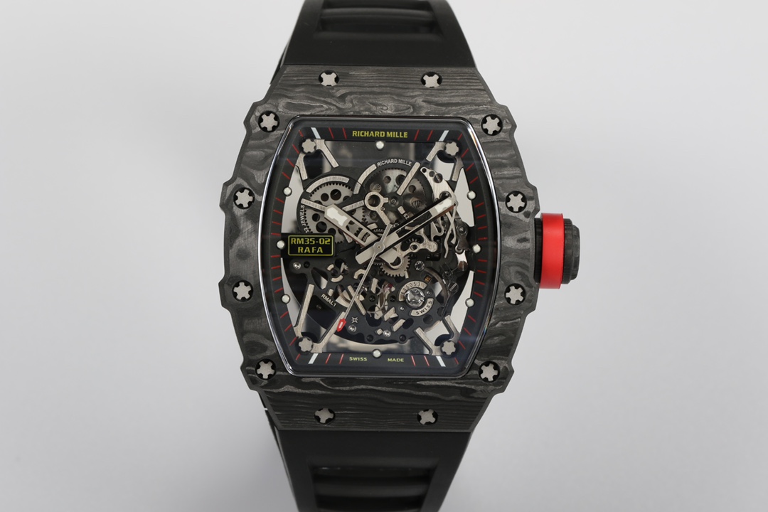<p>太阳出品<p> 一体机芯 白宝石避震 </p><p> RICHARD MILLE 理查米尔 RM3 RM 35-02 双发条 55小时 </p><p>这是该系列第一枚搭载自动上链机芯的作品 并且别出心裁地使用全碳纤维材料来制作整个表壳 太阳出品精致推荐男士机械腕表 </p>