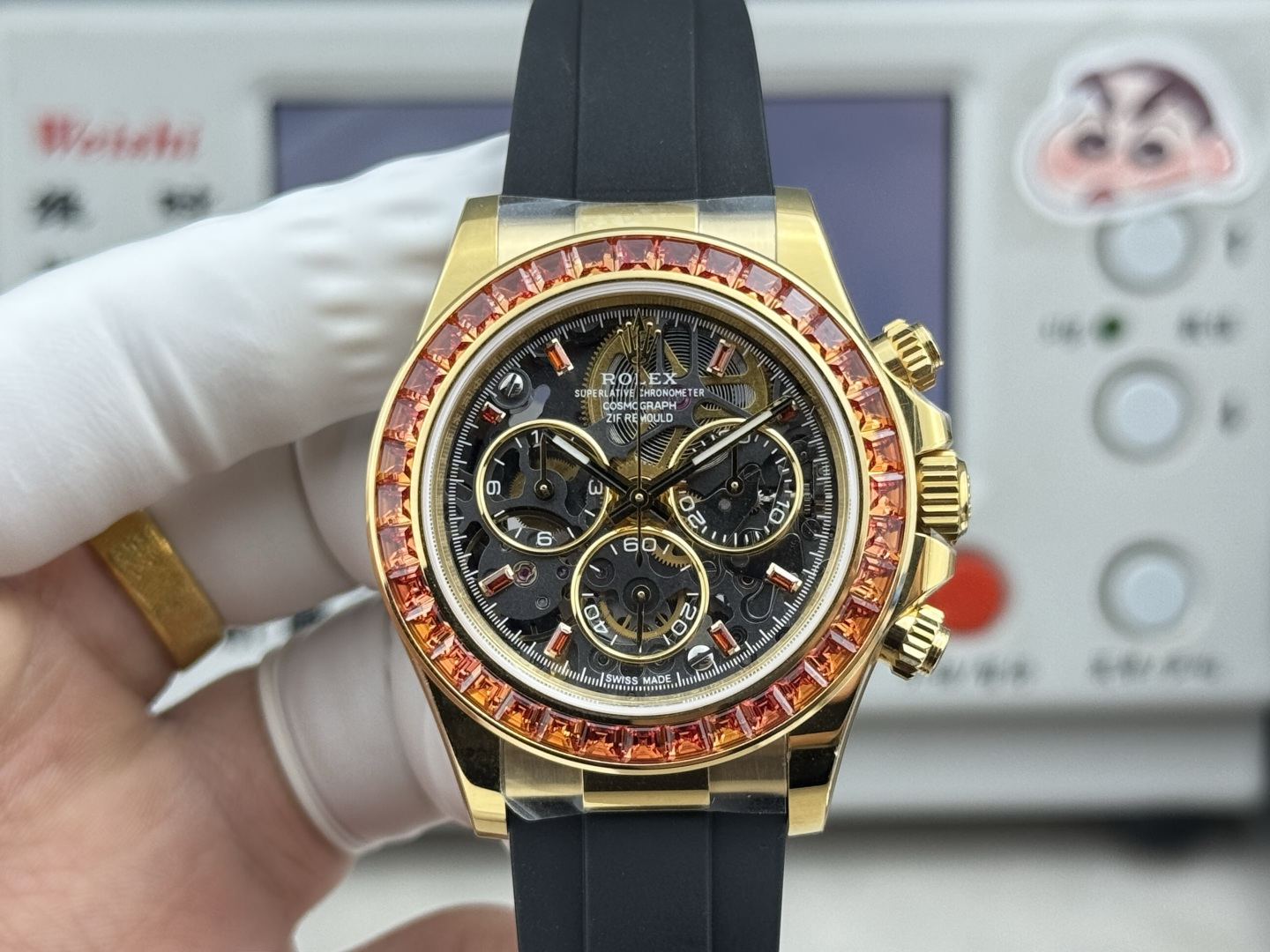 <p>太阳出品<p>PPM 劳力士-ROLEX LB2 迪通拿 极地冰川 以蓝为境 以械为骨 </p><p>劳力士-迪通拿 镂空南瓜灯 金为骨 火为环 镂空之间藏着时间的心跳与财富的光芒 </p><p>莫桑钻 彩色钻 镂空字面 机械 316钢 蓝宝石玻璃镜面 </p><p>腕间藏着深海的静谧与时间的精密 尺寸 40mm 可搭载 4801 机 / 4130 机 太阳出品精致推荐男士多功能机械腕表 </p><p>立即抢购</p>