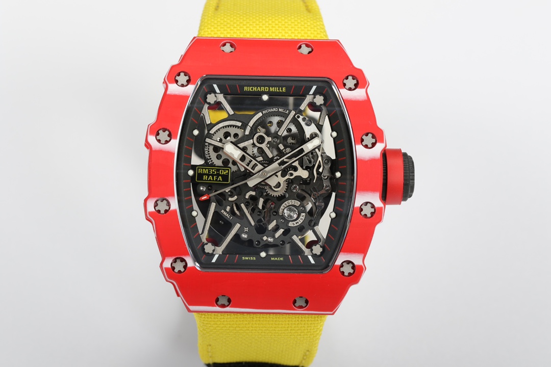 <p>太阳出品<p> 一体机芯 白宝石避震 </p><p> RICHARD MILLE 理查米尔 RM3 RM 35-02 双发条 55小时 </p><p>这是该系列第一枚搭载自动上链机芯的作品 并且别出心裁地使用全碳纤维材料来制作整个表壳 太阳出品精致推荐男士机械腕表 </p>