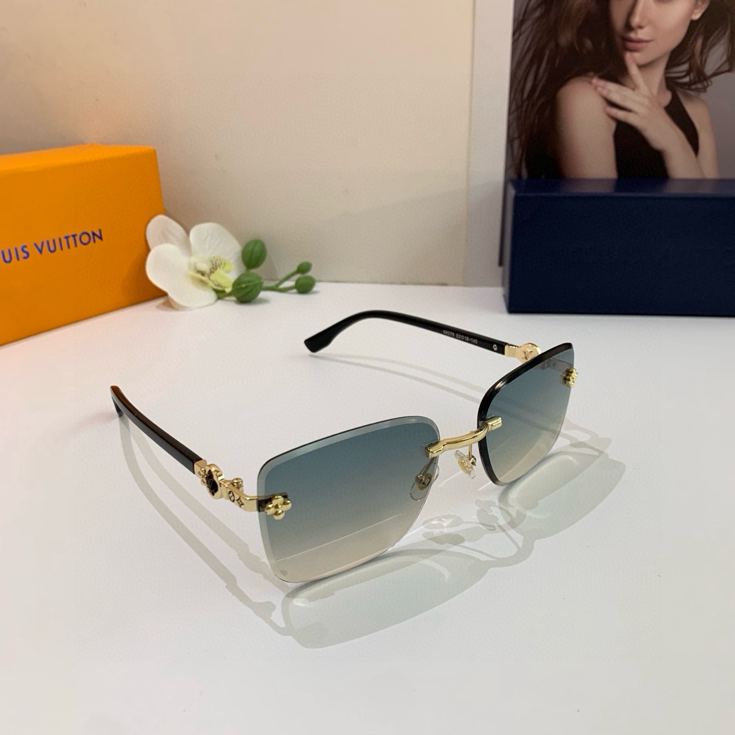 <p>LV 路易威登 新款男女款墨镜 户外遮阳太阳镜 欧美时尚潮流方框眼镜 </p>