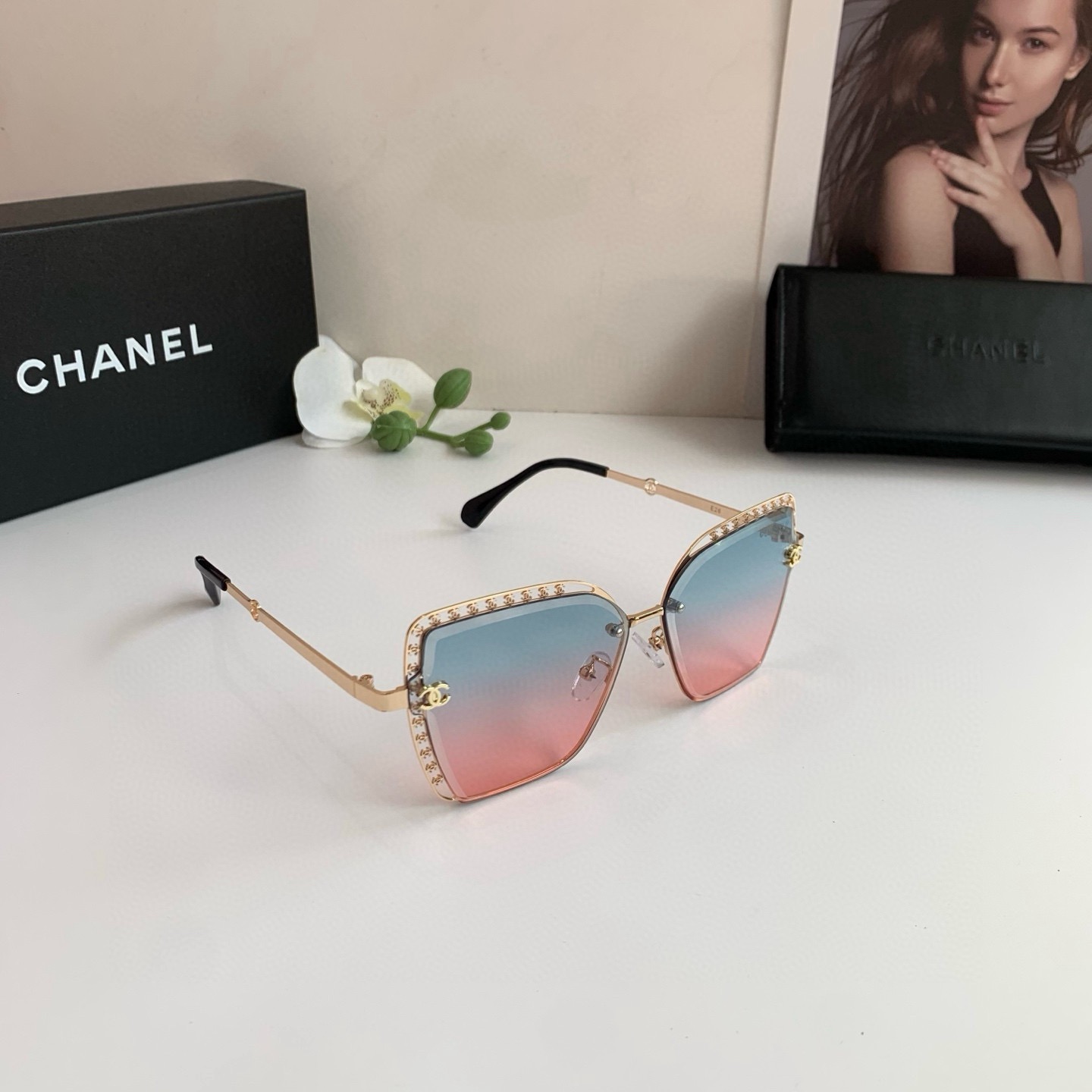 <p>CHANEL香奈儿 新款金属框遮阳太阳镜 网红同款方框墨镜 时尚个性百搭潮流太阳眼镜 </p>