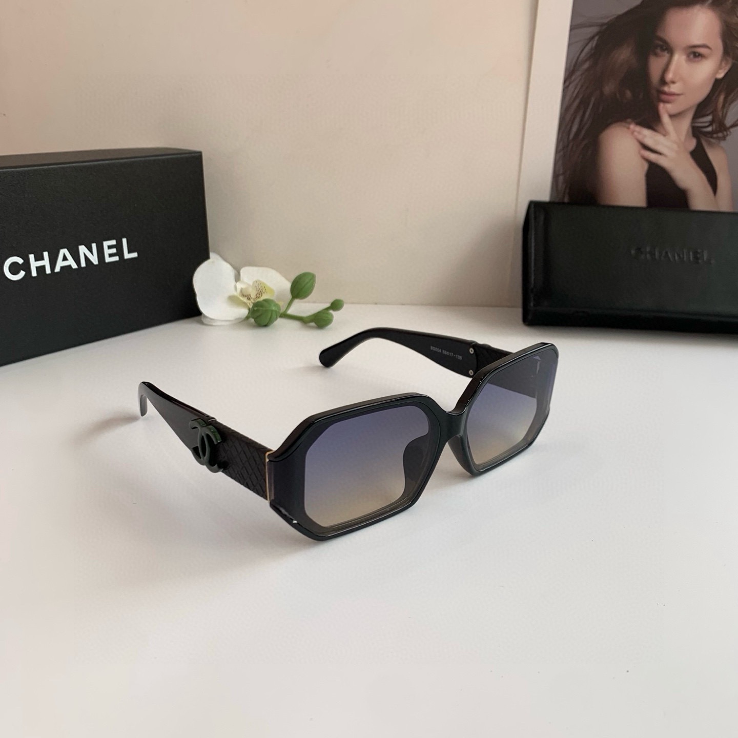 <p>CHANEL 香奈儿 2025新款太阳镜 欧美风网红款方框墨镜 专柜同步 时尚潮流款</p>