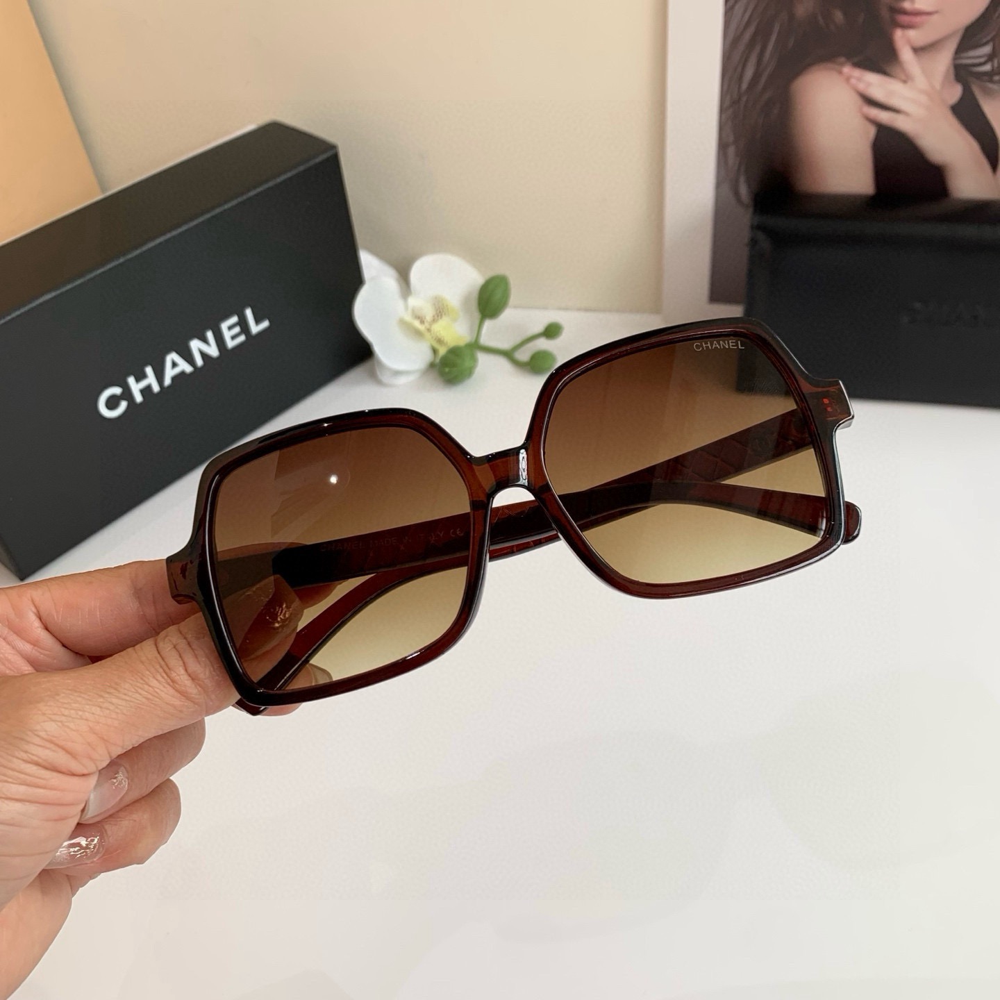 <p>CHANEL 香奈儿 新款小香方框太阳镜 欧美时尚氛围复古防紫外线太阳镜 出行驾驶眼镜 </p>