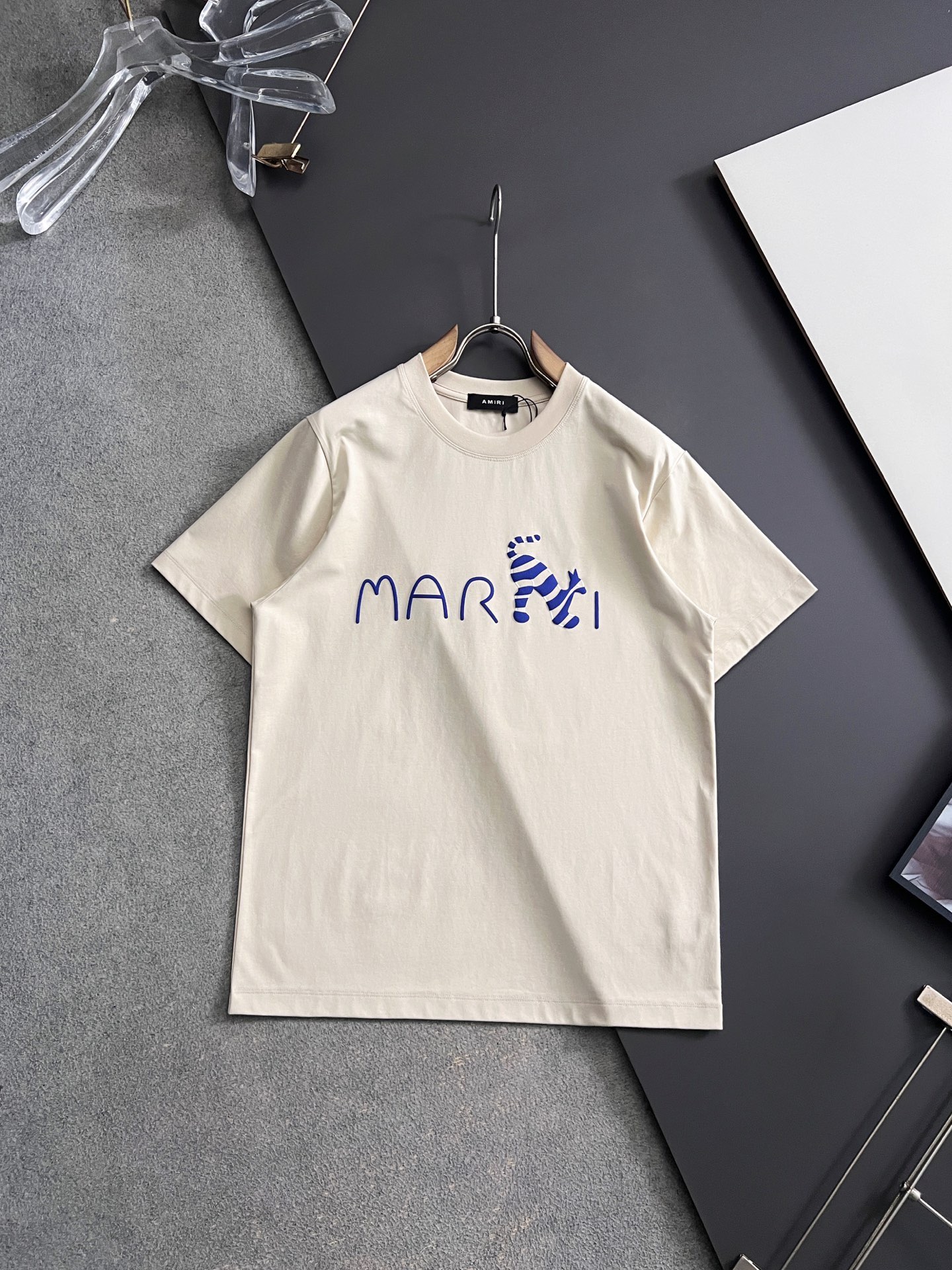 Amiri*2026Ss独家爆款260g高支抗菌索罗娜科技冰爽棉 最新独家爆款*. 简约基础衣橱神器  休闲百搭必备款 做工走线质感一流 常规欧货版型码数Ｍ-3XL 
