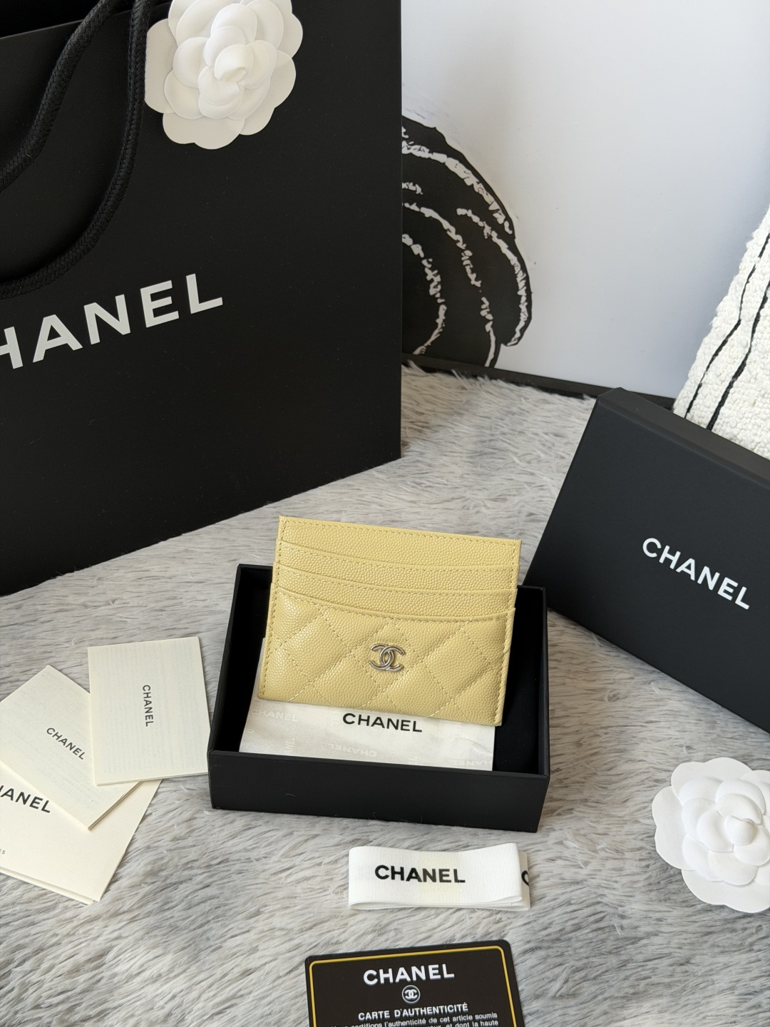  新增彩色银扣chanel 新品 卡片包鱼子酱牛皮七个卡位 可放零钱 进口意大利鱼子酱牛皮制作+五金logo 太美了 超爱的 颜色如图所示明 收纳方便快捷 迷你卡包 编号 AP4472 尺寸:w11×h10cm
