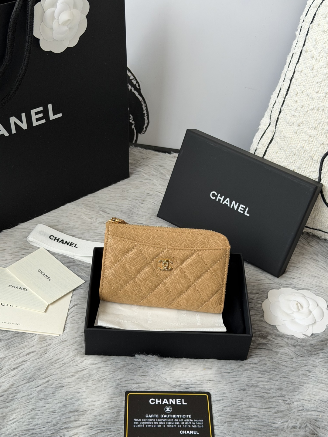 chanel-鱼子酱牛皮可放零 信用卡 硬币 7字型单拉卡包 原单品质 款号 A3179 颜色如图尺寸12*7.5*2.5cm 鱼子酱进口牛皮