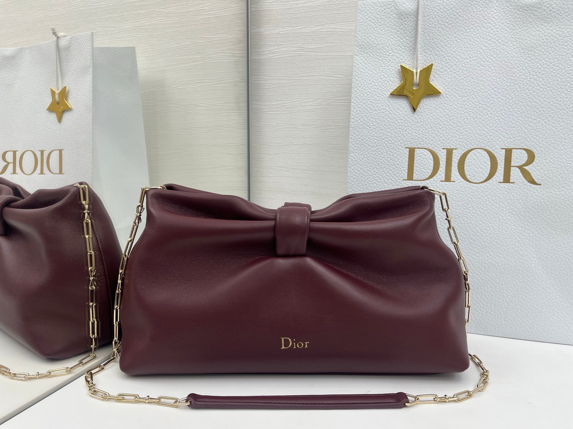 蝴蝶结云朵包bow 乔纳森 安德森 (Jonathan Anderson) 倾情呈献的新款 Dior Bow 手袋彰显法国的优雅气质和工坊的精湛工艺 主体 羊皮革里料 羊猄皮尺寸 30x17.5x12cm型号:0714