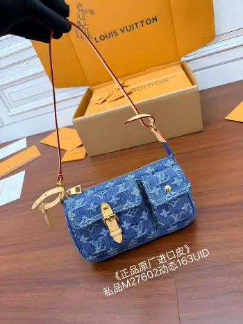 独家163首发型号 M27602私品 163动态UID  进口菱形面料  品质第九次升级 进口原厂皮 专柜同步 动态电子芯片 礼品袋 保护纸 铜版电子标签 合格证 皮料是正品代工厂意大利A级树膏皮 私品 :所谓的私品 是在于品质 五金 面料 手工 油边 A级出品 拍摄图跟产品一致.尺寸:.23.5x14x3CM