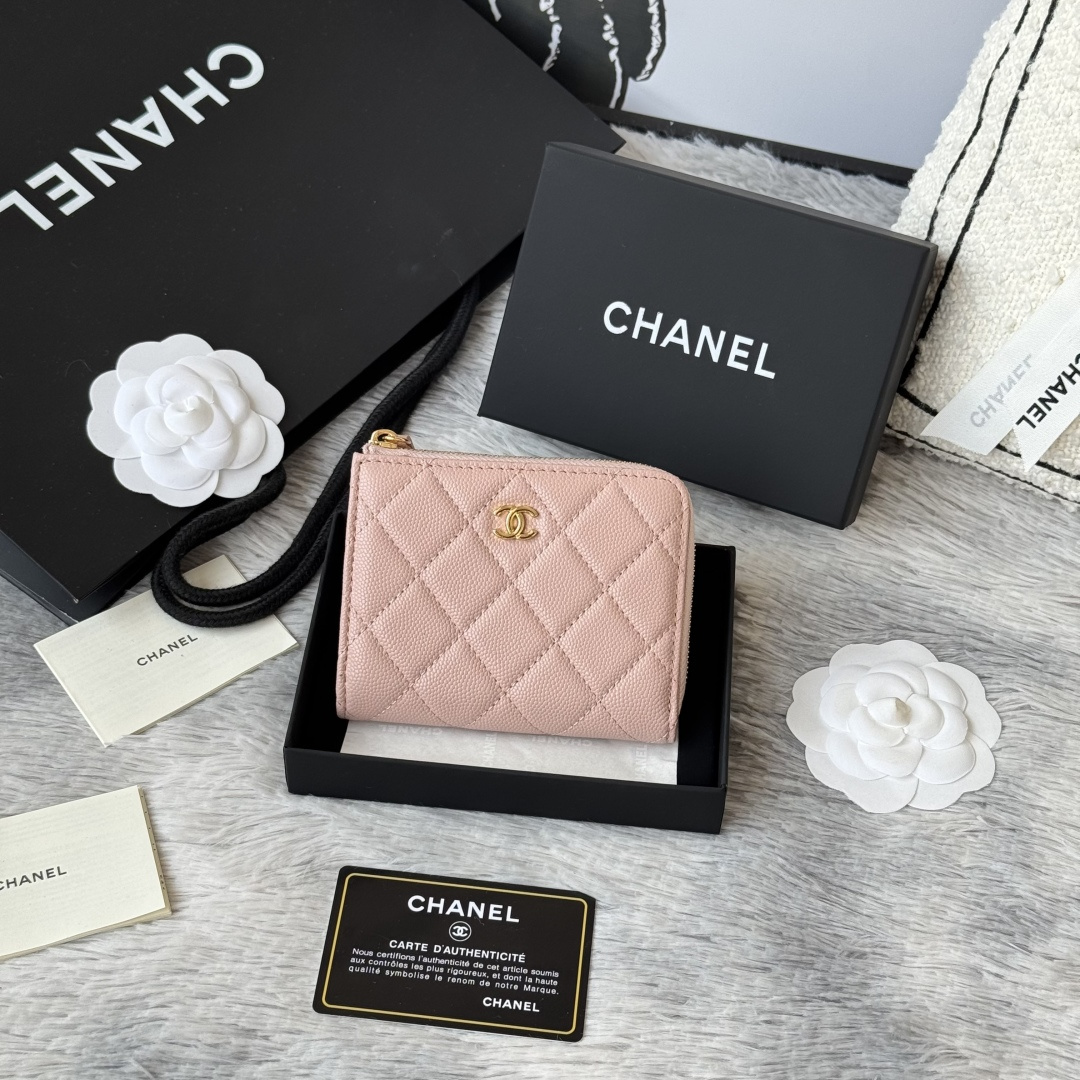  chanel 早春新款 七字短款拉链包进口鱼子酱牛皮 可放证件银行卡 零钱硬币 百元大钞 超级实用超级美丽短款钱包款号 AP3999 尺寸 11.5×9.2×2cm新款七字半拉卡包