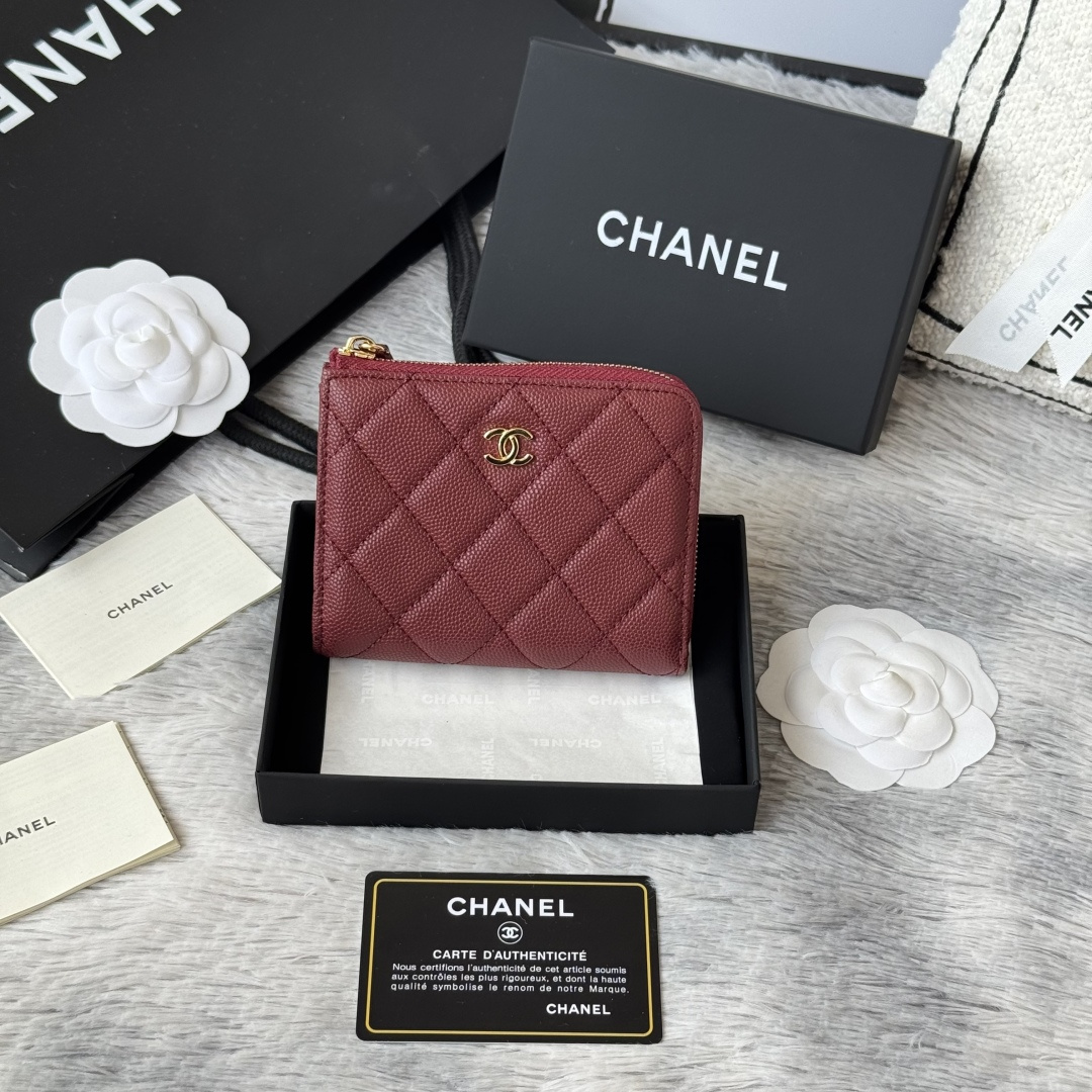  chanel 早春新款 七字短款拉链包进口鱼子酱牛皮 可放证件银行卡 零钱硬币 百元大钞 超级实用超级美丽短款钱包款号 AP3999 尺寸 11.5×9.2×2cm新款七字半拉卡包