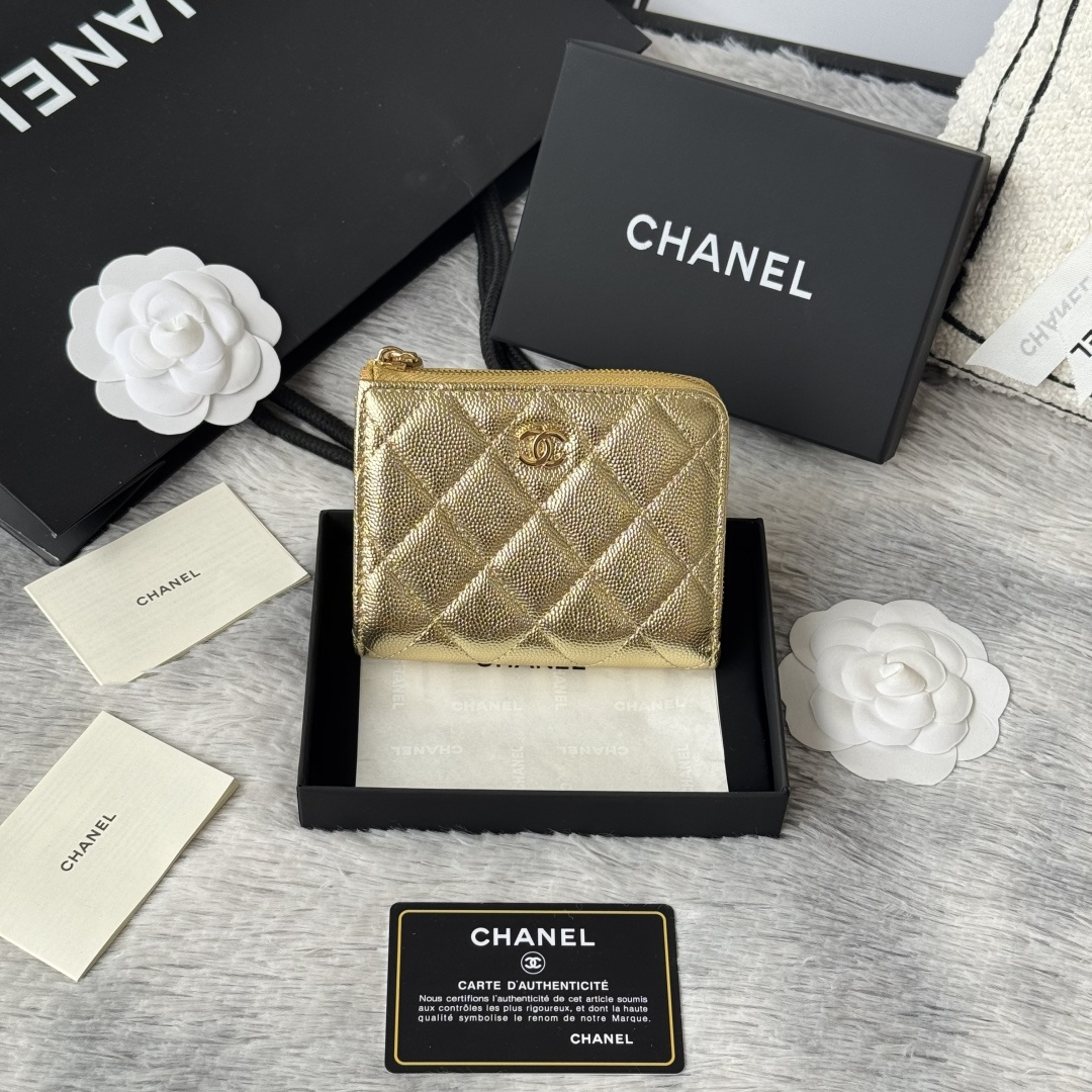  chanel 早春新款 七字短款拉链包进口鱼子酱牛皮 可放证件银行卡 零钱硬币 百元大钞 超级实用超级美丽短款钱包款号 AP3999 尺寸 11.5×9.2×2cm新款七字半拉卡包