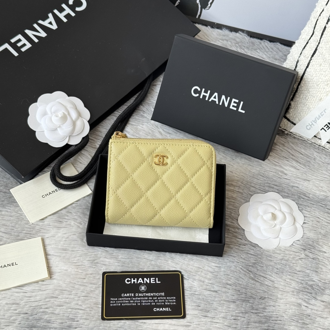  chanel 早春新款 七字短款拉链包进口鱼子酱牛皮 可放证件银行卡 零钱硬币 百元大钞 超级实用超级美丽短款钱包款号 AP3999 尺寸 11.5×9.2×2cm新款七字半拉卡包
