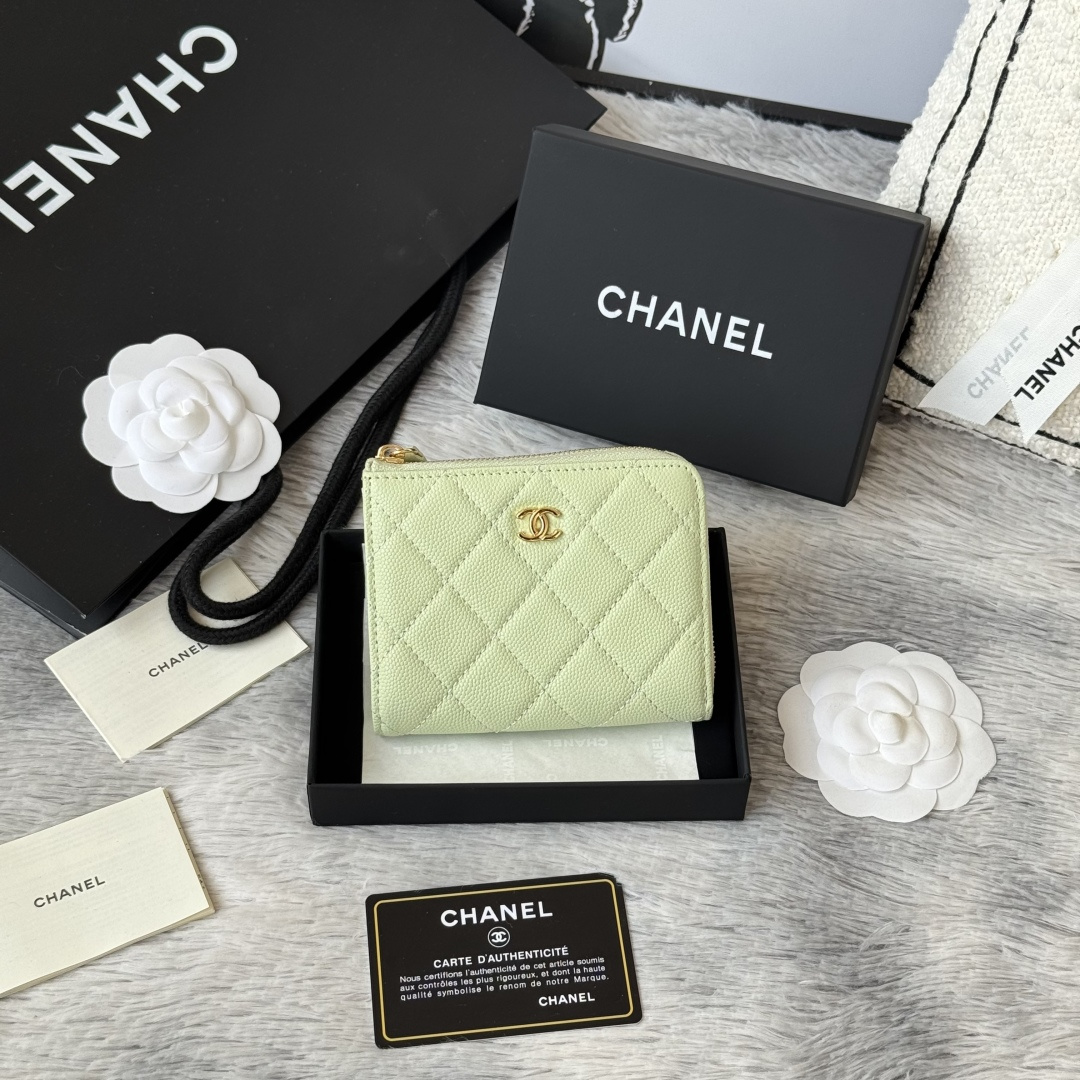  chanel 早春新款 七字短款拉链包进口鱼子酱牛皮 可放证件银行卡 零钱硬币 百元大钞 超级实用超级美丽短款钱包款号 AP3999 尺寸 11.5×9.2×2cm新款七字半拉卡包