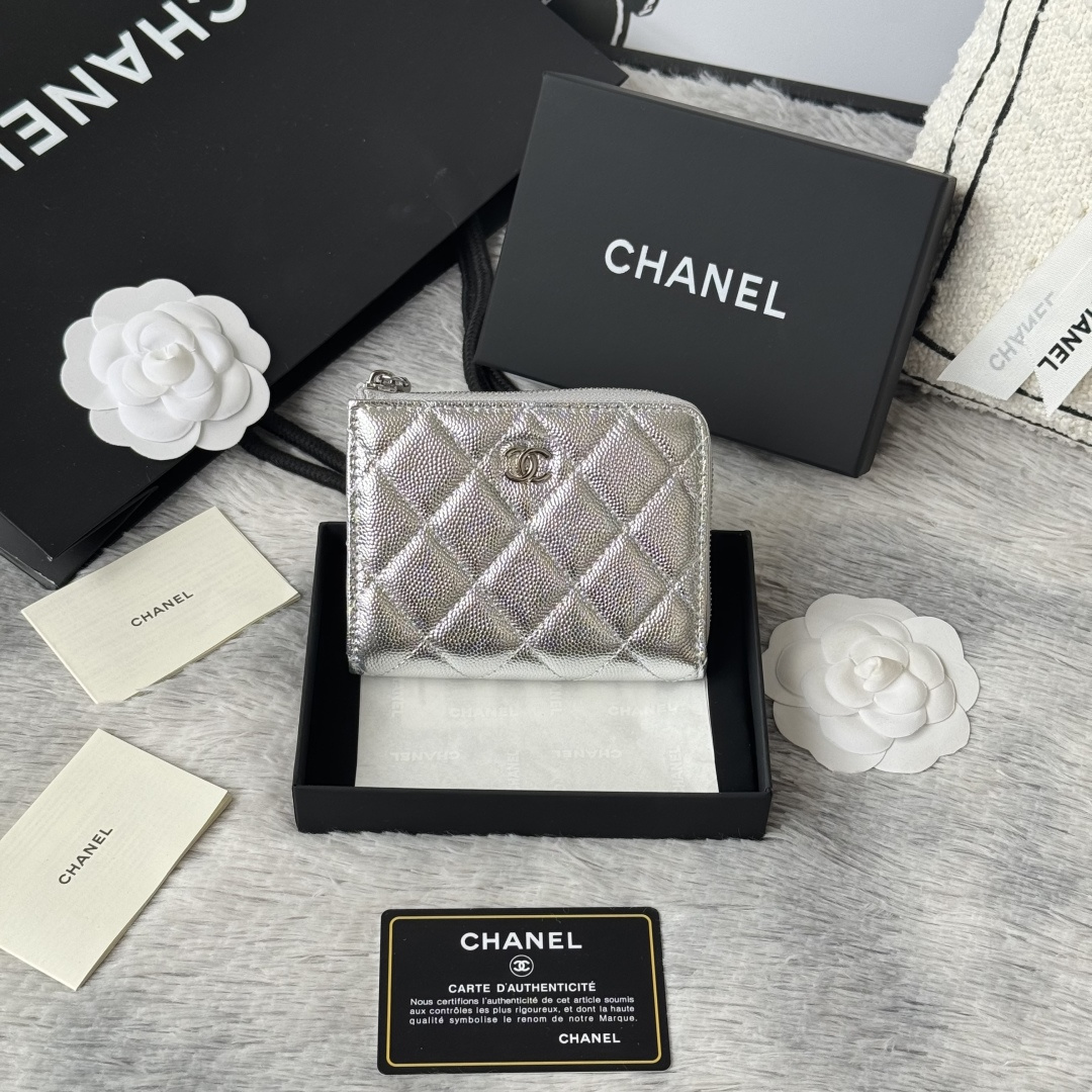  chanel 早春新款 七字短款拉链包进口鱼子酱牛皮 可放证件银行卡 零钱硬币 百元大钞 超级实用超级美丽短款钱包款号 AP3999 尺寸 11.5×9.2×2cm新款七字半拉卡包