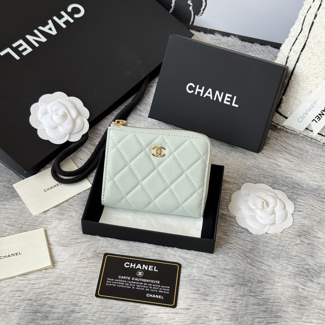  chanel 早春新款 七字短款拉链包进口鱼子酱牛皮 可放证件银行卡 零钱硬币 百元大钞 超级实用超级美丽短款钱包款号 AP3999 尺寸 11.5×9.2×2cm新款七字半拉卡包