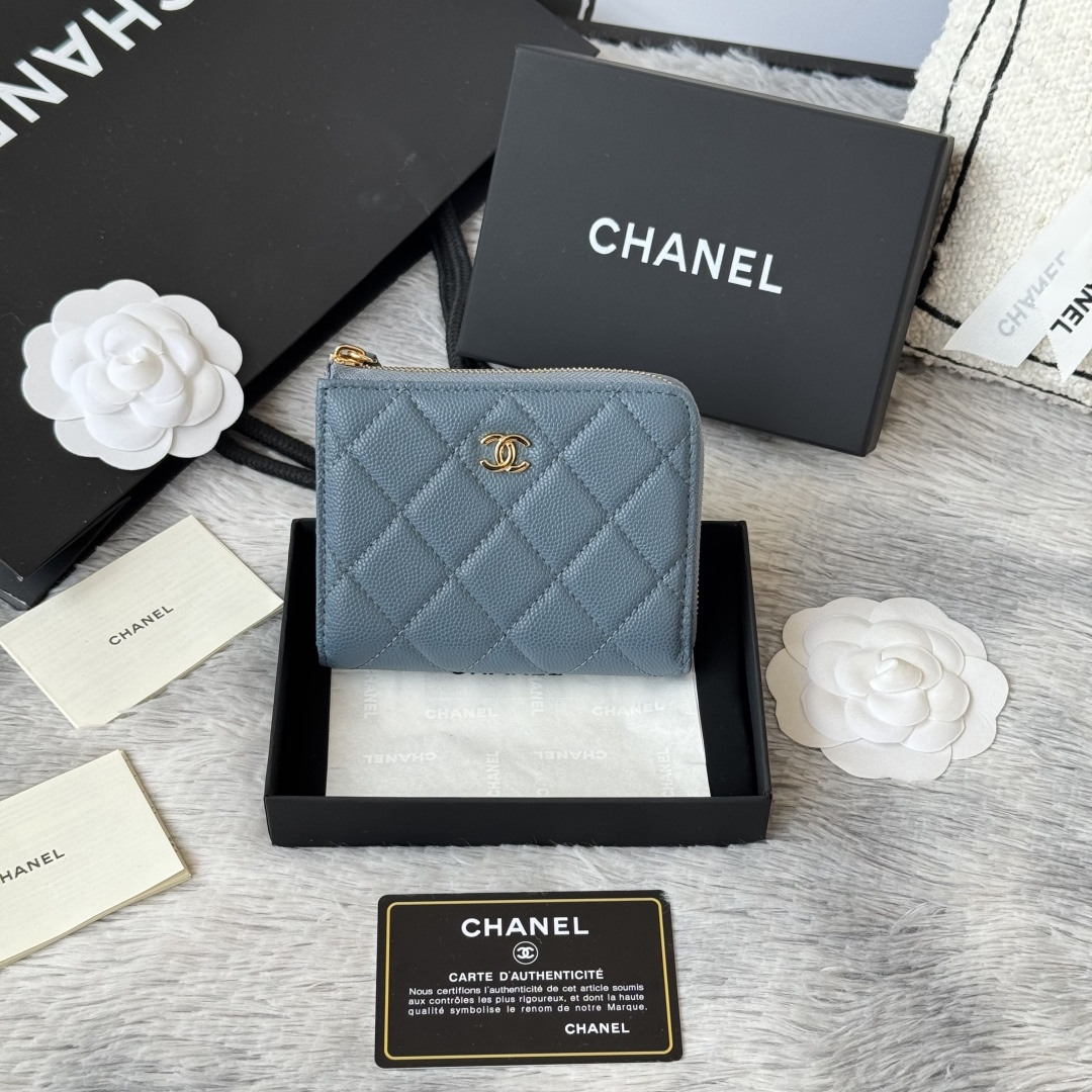  chanel 早春新款 七字短款拉链包进口鱼子酱牛皮 可放证件银行卡 零钱硬币 百元大钞 超级实用超级美丽短款钱包款号 AP3999 尺寸 11.5×9.2×2cm新款七字半拉卡包