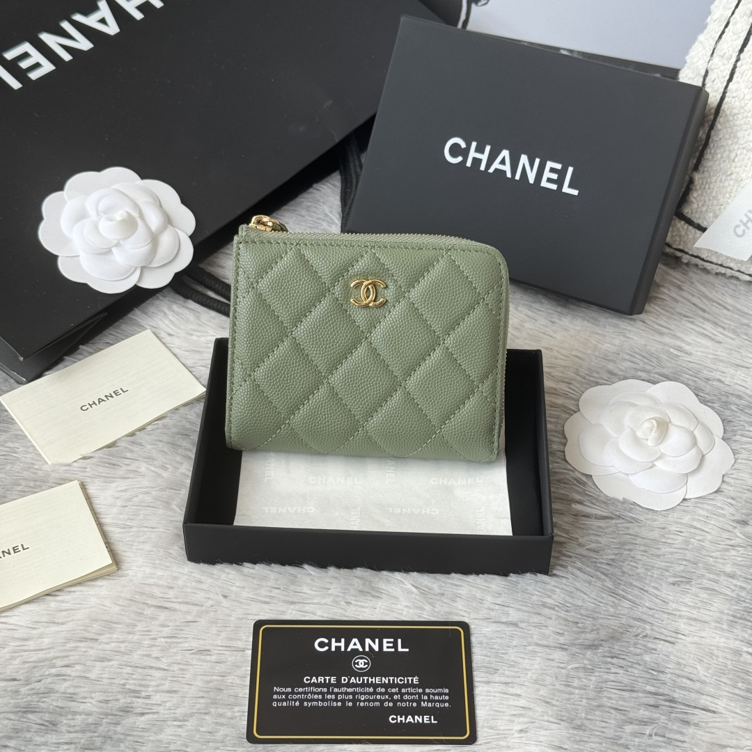  chanel 早春新款 七字短款拉链包进口鱼子酱牛皮 可放证件银行卡 零钱硬币 百元大钞 超级实用超级美丽短款钱包款号 AP3999 尺寸 11.5×9.2×2cm新款七字半拉卡包