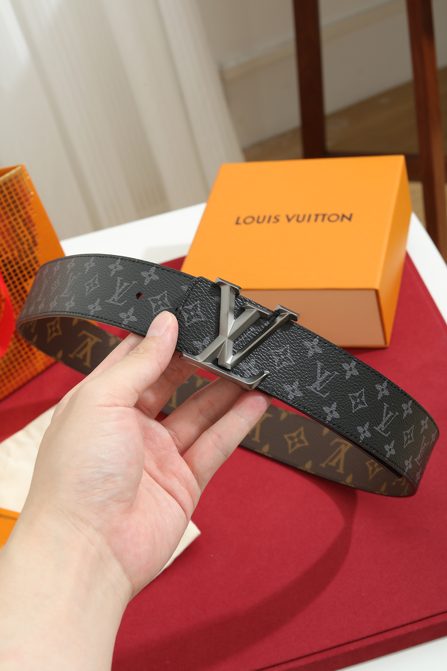 LV.路易威登  宽度 40mm宽度 正品一体铸造五金钢扣 原厂皮料 双面原厂定制进口面料 可送礼自用不错选择