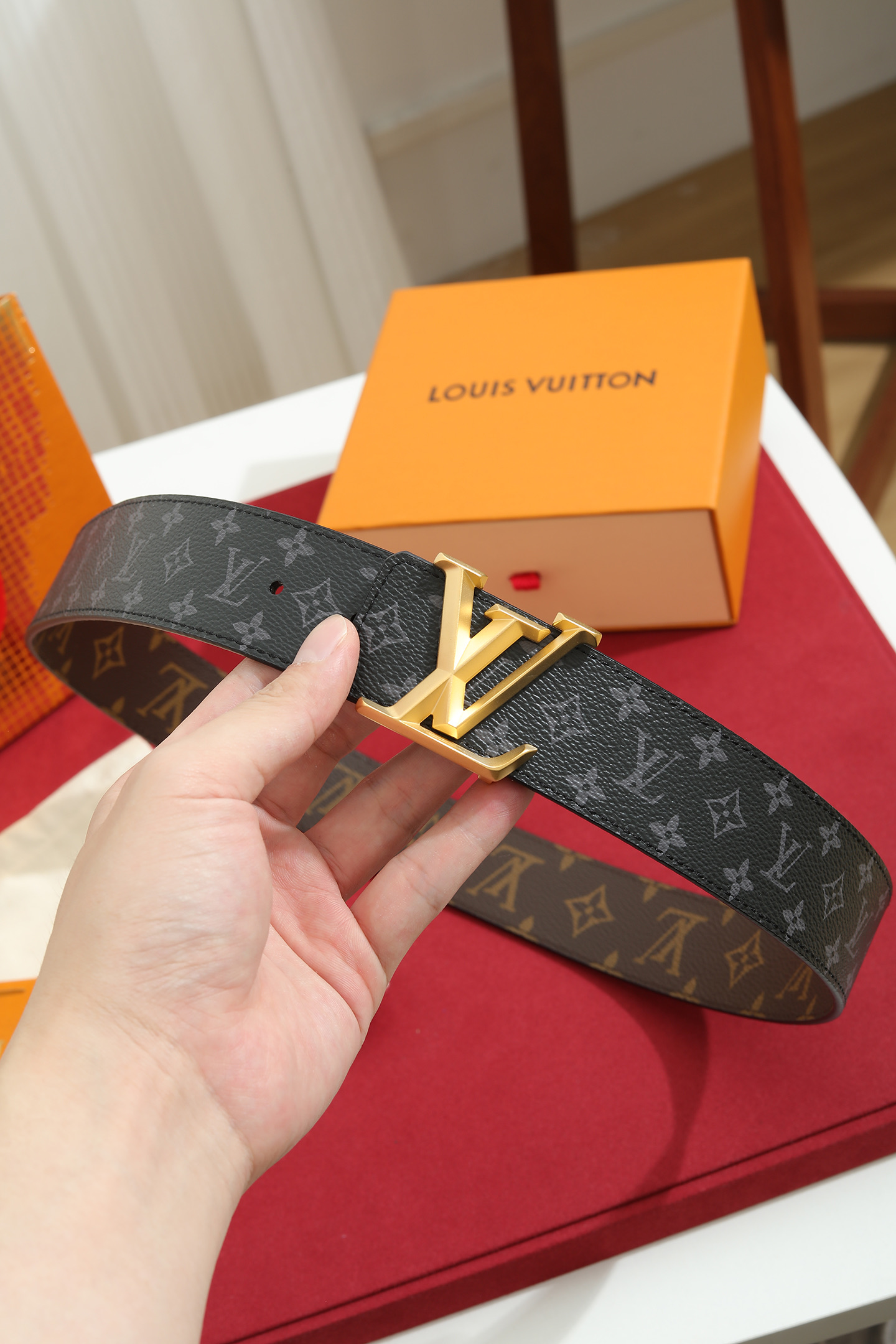 LV.路易威登  宽度 40mm宽度 正品一体铸造五金钢扣 原厂皮料 双面原厂定制进口面料 可送礼自用不错选择