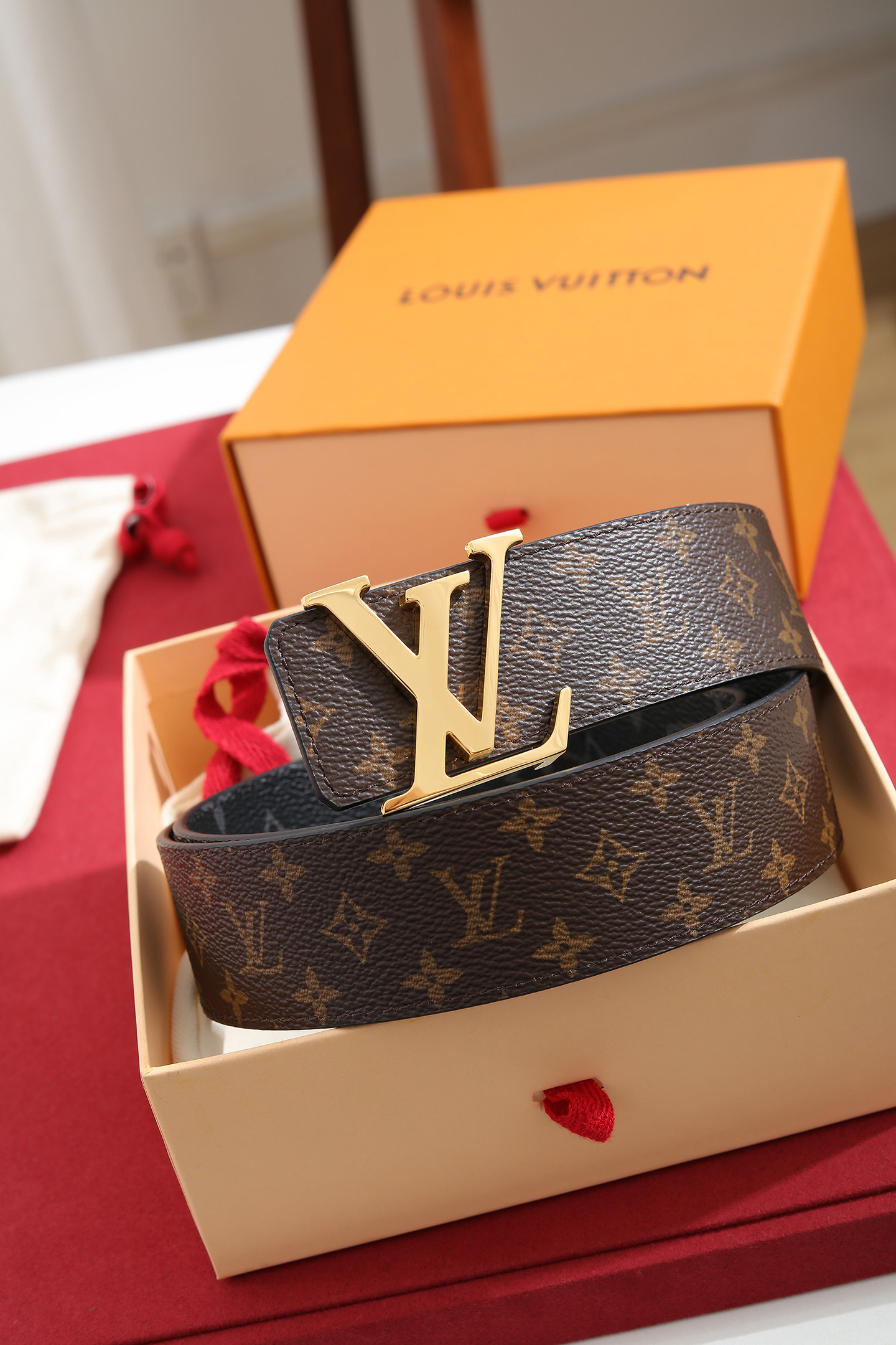 LV.路易威登  宽度 40mm宽度 正品一体铸造五金钢扣 原厂皮料 双面原厂定制进口面料 可送礼自用不错选择
