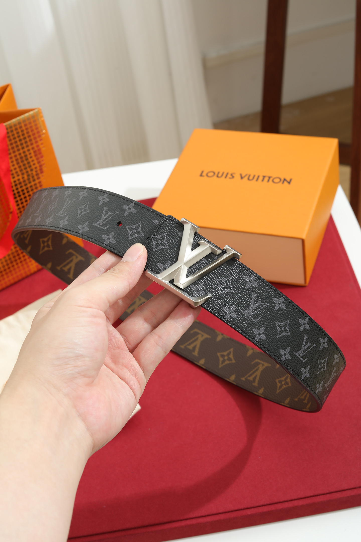 LV.路易威登  宽度 40mm宽度 正品一体铸造五金钢扣 原厂皮料 双面原厂定制进口面料 可送礼自用不错选择
