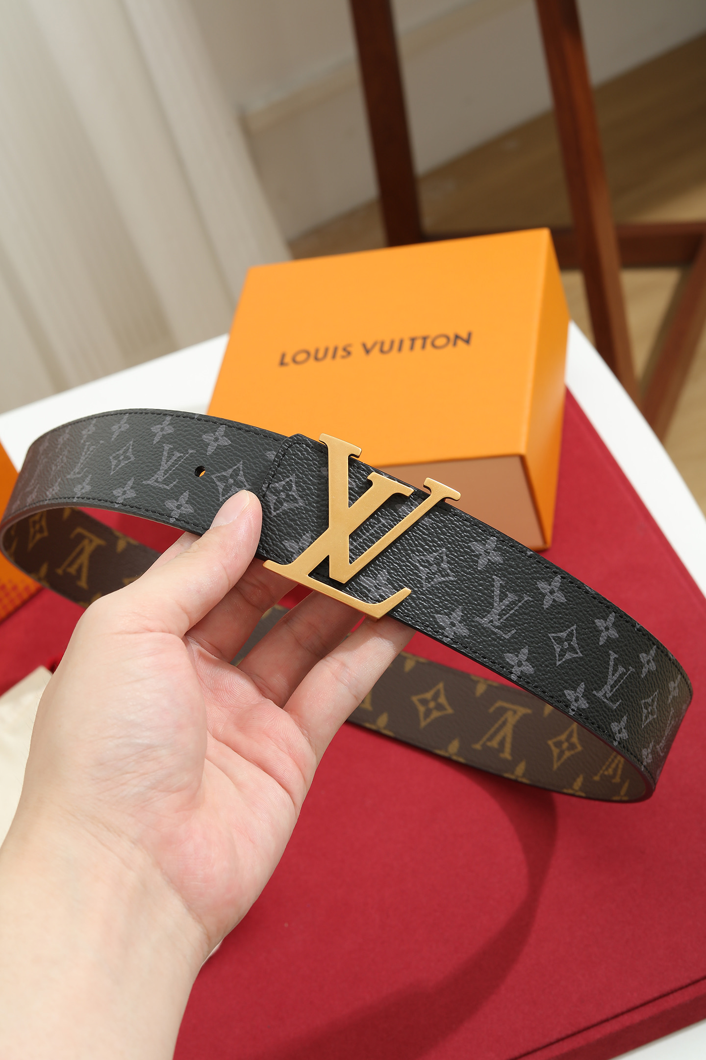 LV.路易威登  宽度 40mm宽度 正品一体铸造五金钢扣 原厂皮料 双面原厂定制进口面料 可送礼自用不错选择