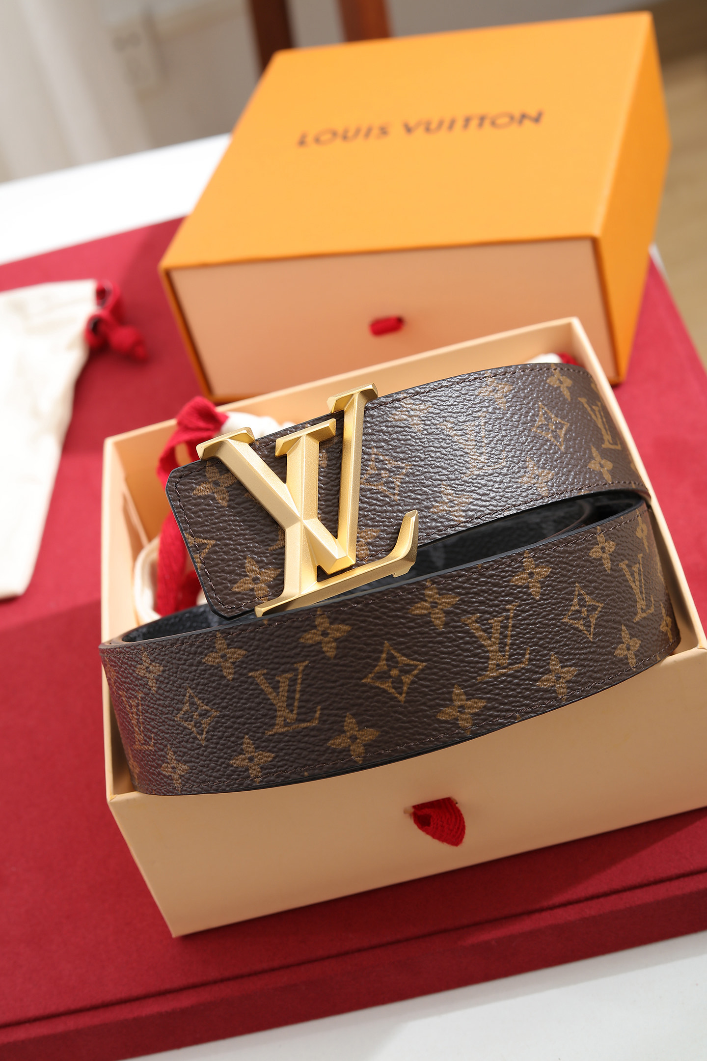 LV.路易威登  宽度 40mm宽度 正品一体铸造五金钢扣 原厂皮料 双面原厂定制进口面料 可送礼自用不错选择