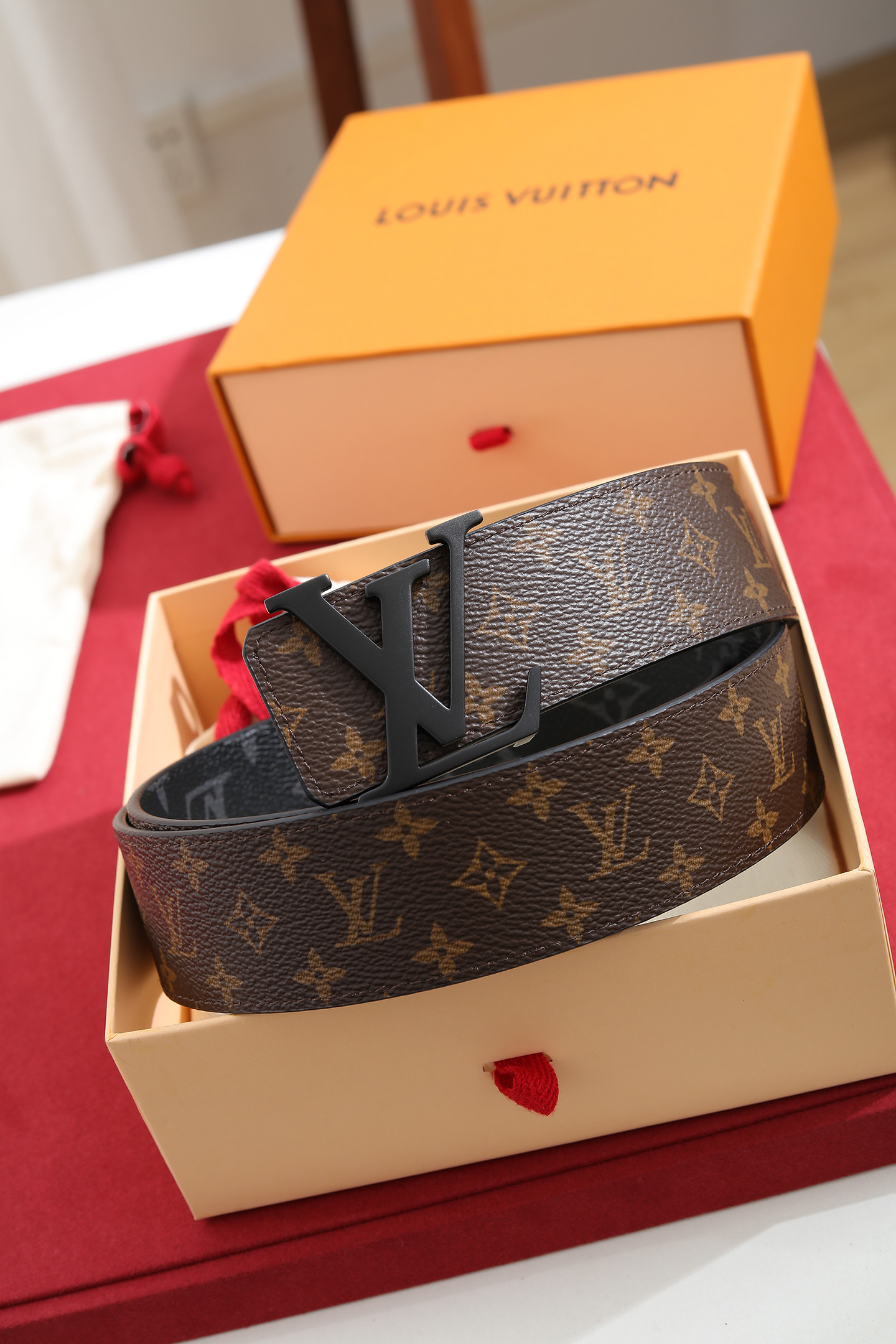 LV.路易威登  宽度 40mm宽度 正品一体铸造五金钢扣 原厂皮料 双面原厂定制进口面料 可送礼自用不错选择
