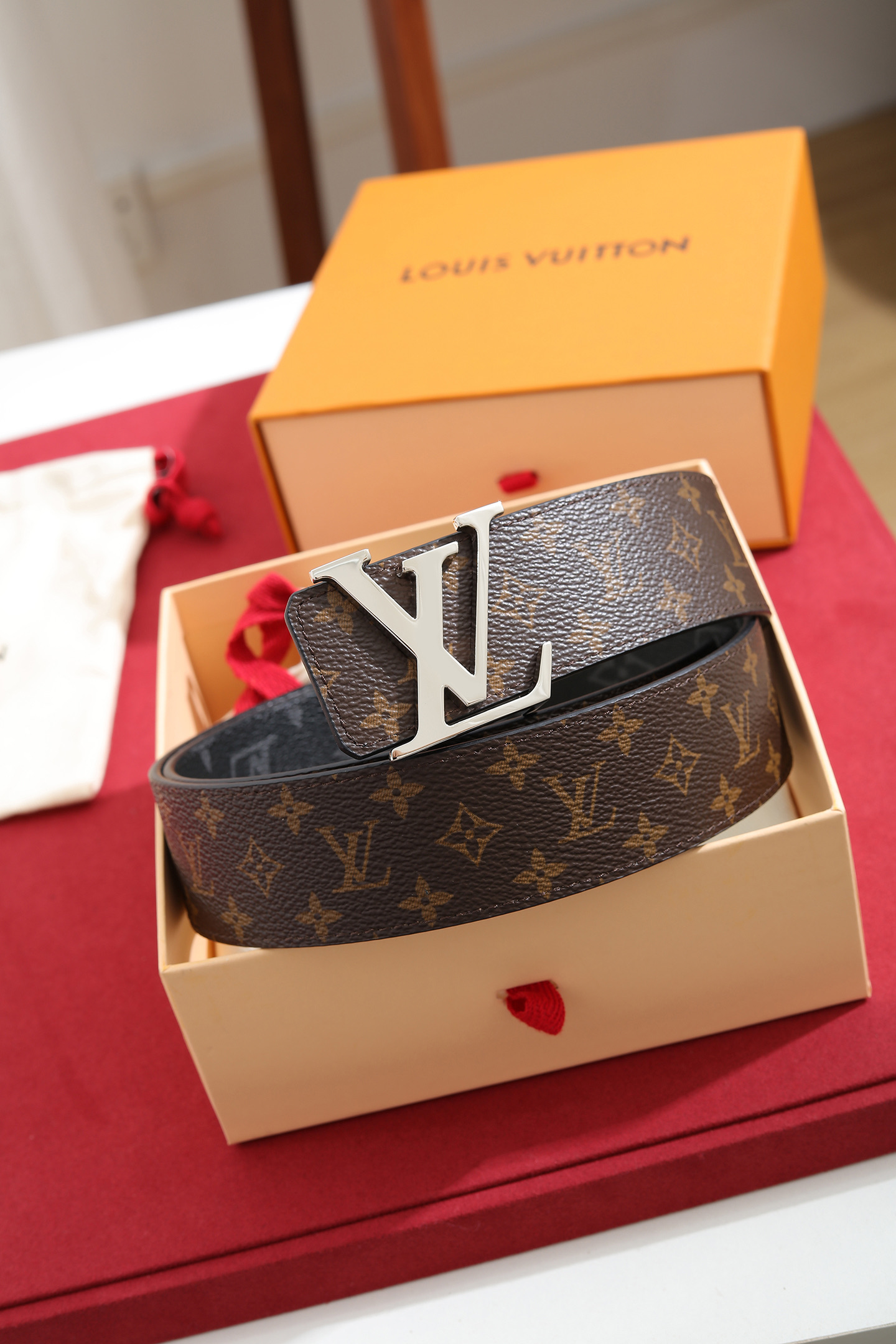 LV.路易威登  宽度 40mm宽度 正品一体铸造五金钢扣 原厂皮料 双面原厂定制进口面料 可送礼自用不错选择