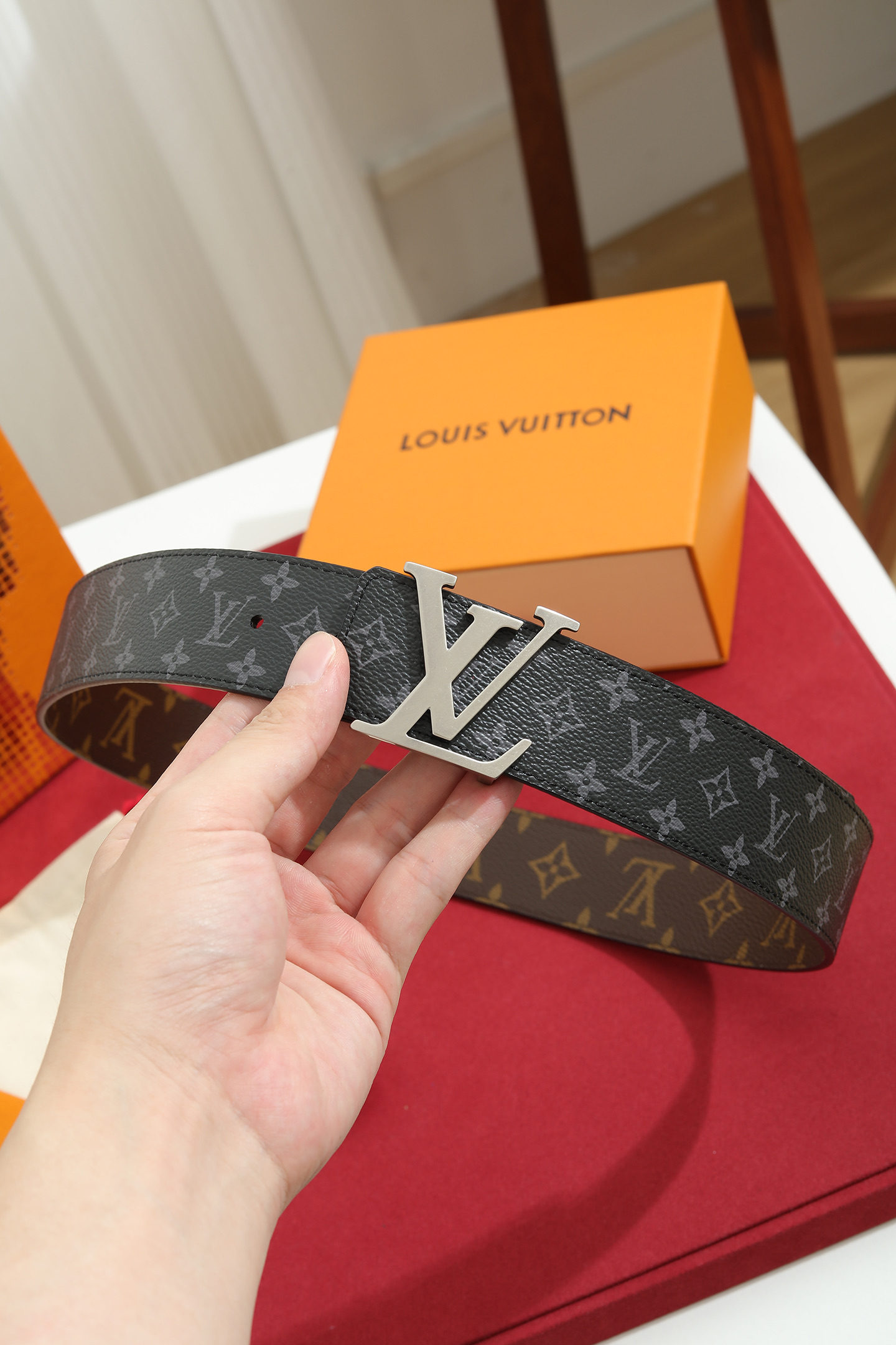 LV.路易威登  宽度 40mm宽度 正品一体铸造五金钢扣 原厂皮料 双面原厂定制进口面料 可送礼自用不错选择
