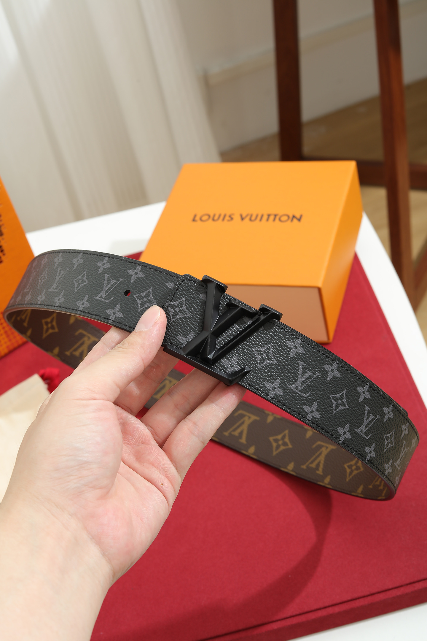 LV.路易威登  宽度 40mm宽度 正品一体铸造五金钢扣 原厂皮料 双面原厂定制进口面料 可送礼自用不错选择