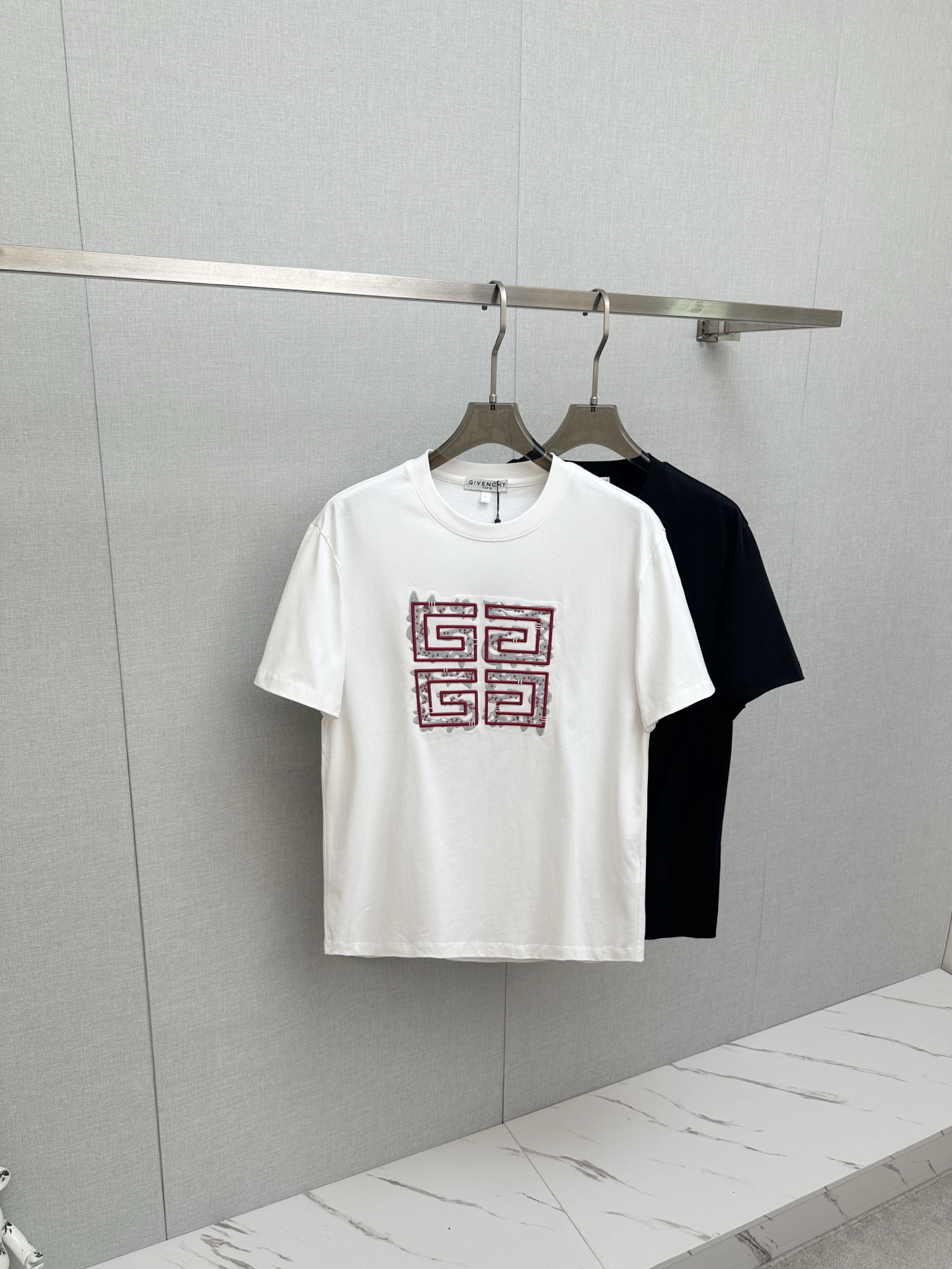 GIV 2026ss 春夏最高版本新款首发专柜最新款短袖圆领T恤 高端订制 设计前卫时尚 手感柔软.穿着舒适.专柜级别精致车线.做工精细.上身效果无敌帅气 型男必备单品 码数M—3XL